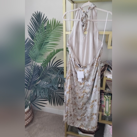 NWT Red Dress Boutique Light Sage Floral Halter Midi Dress - Women's Size Large - Picture 6 of 7
